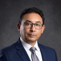 Retrato de Eduardo Mogrovejo, cofundador de Kairos Agéntica.